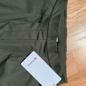 Lululemon essential trouser, size 4. Never worn.